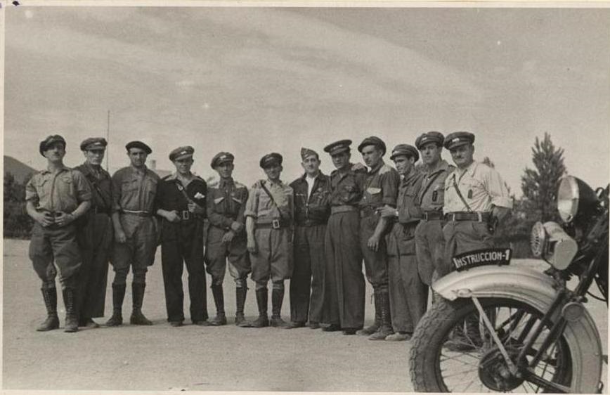 1comandante_mariano_garc_a_e_instructores_de_la_brigada_motorizada-1.jpg